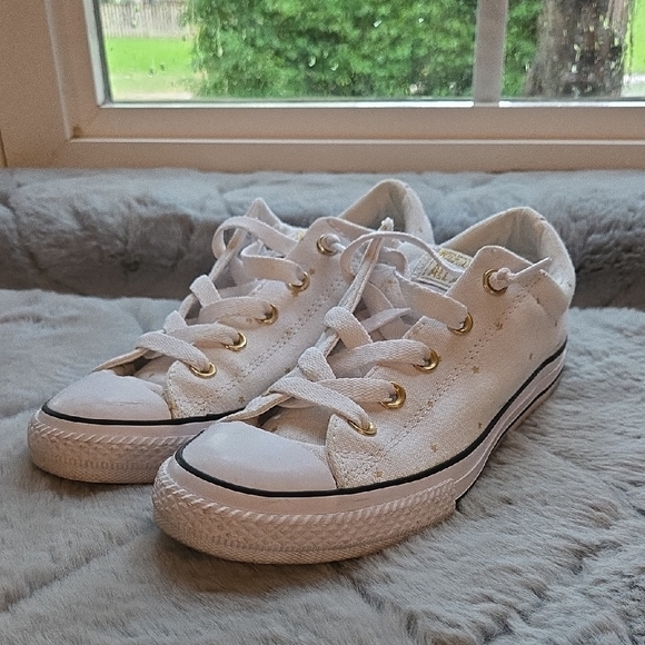 Converse White/Gold Star Print Sneakers, Kids Size 4, Great Condition - Picture 1 of 9